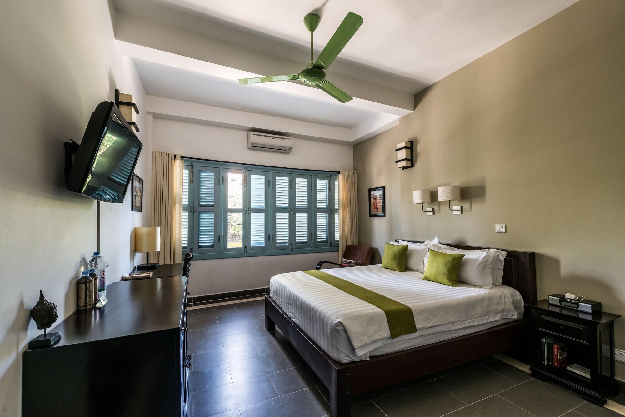 Hotel The Columns Kampot Exterior foto