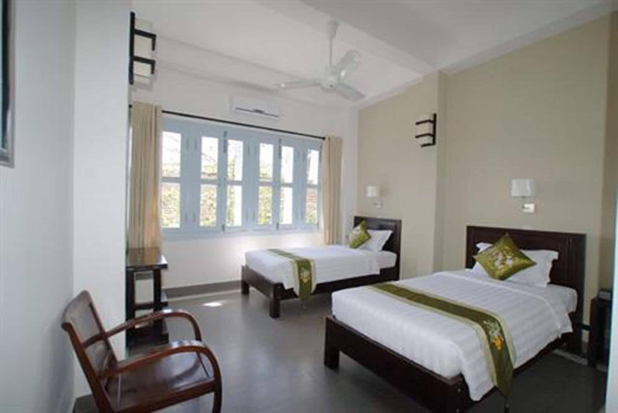 Hotel The Columns Kampot Exterior foto