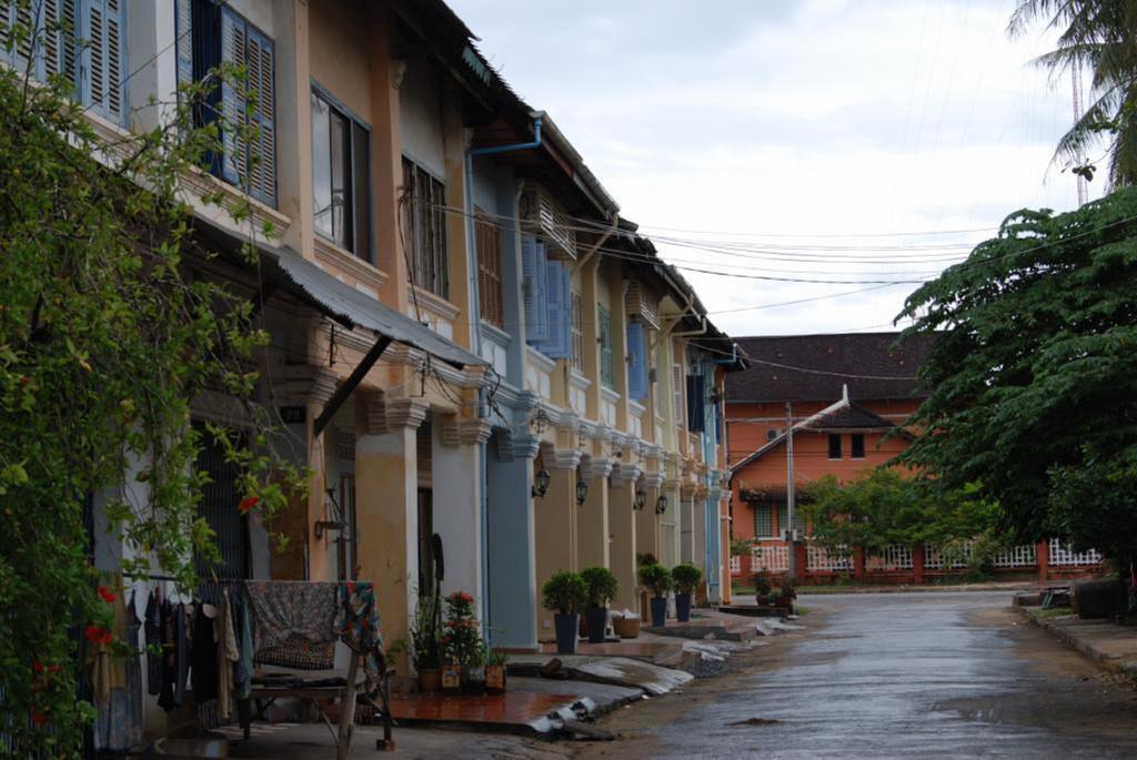 Hotel The Columns Kampot Exterior foto