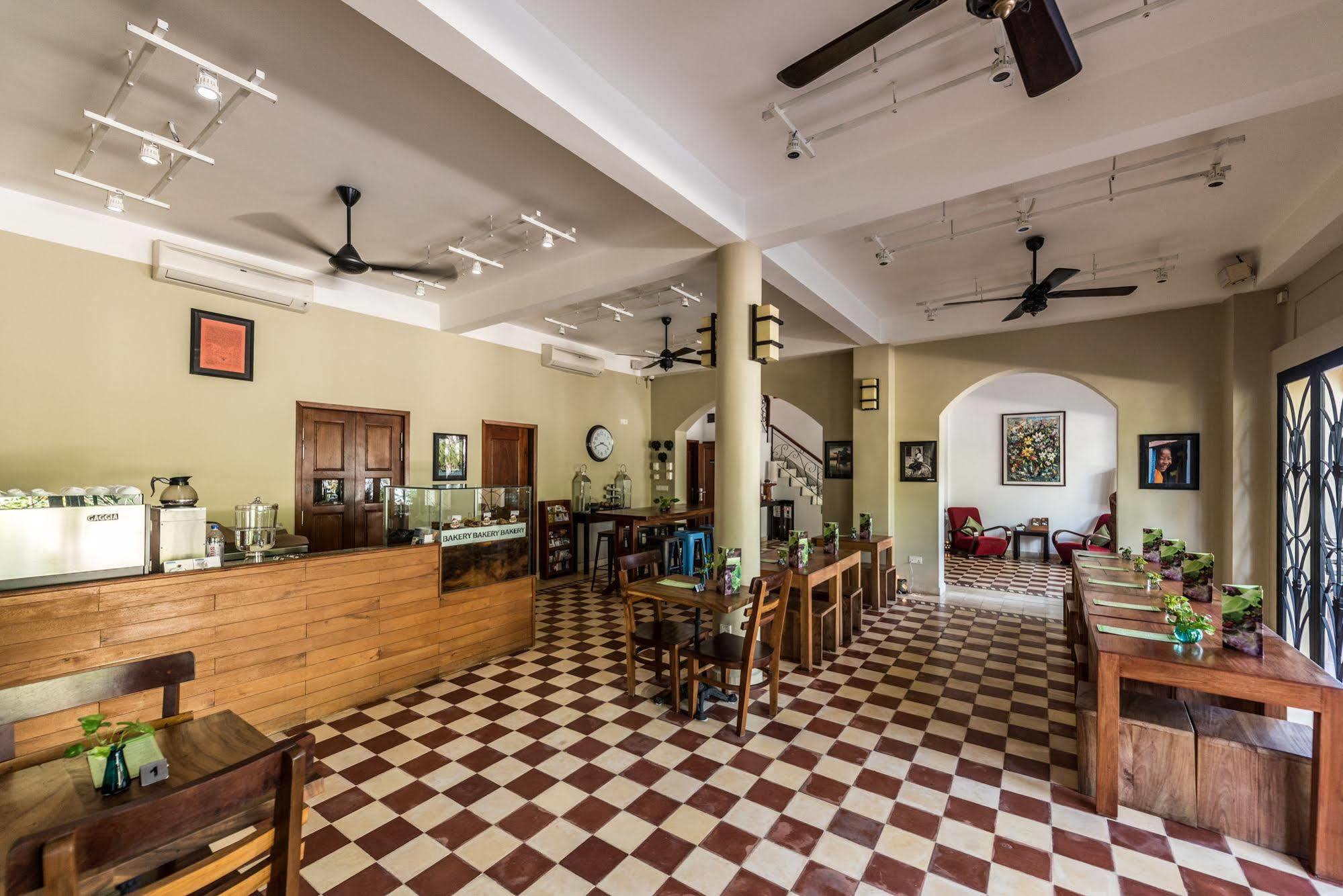Hotel The Columns Kampot Exterior foto