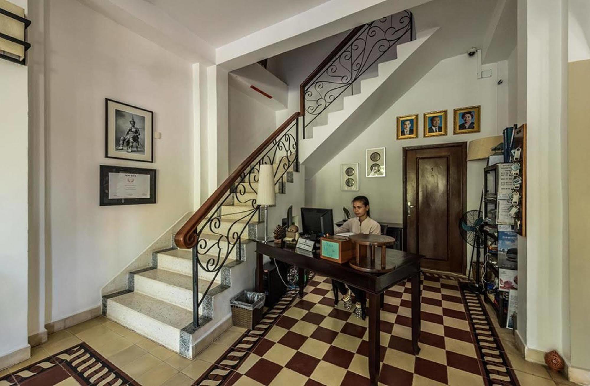 Hotel The Columns Kampot Exterior foto